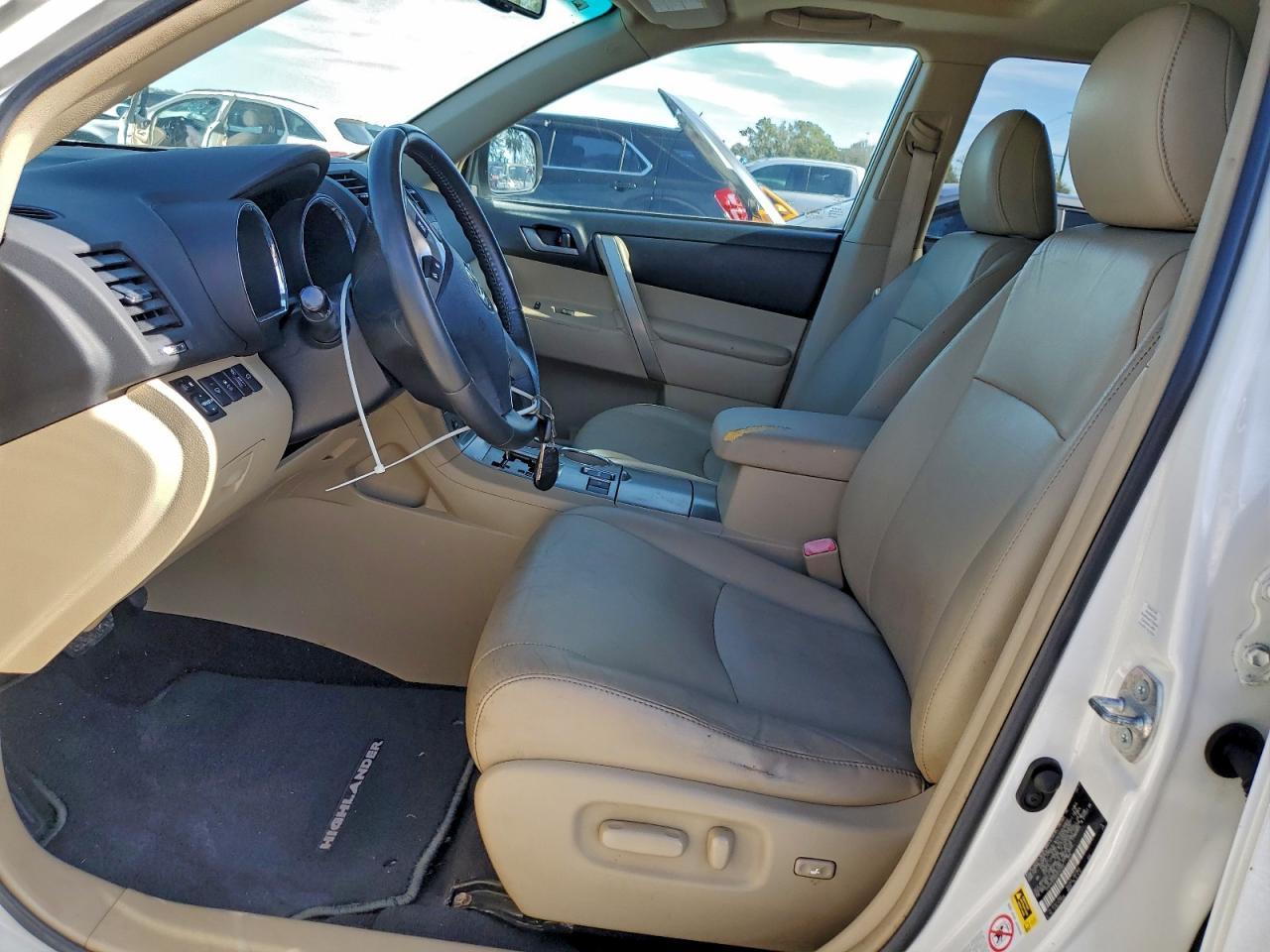 2011 TOYOTA HIGHLANDER
