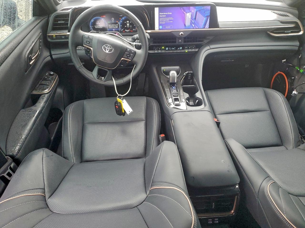 2025 TOYOTA Crown
