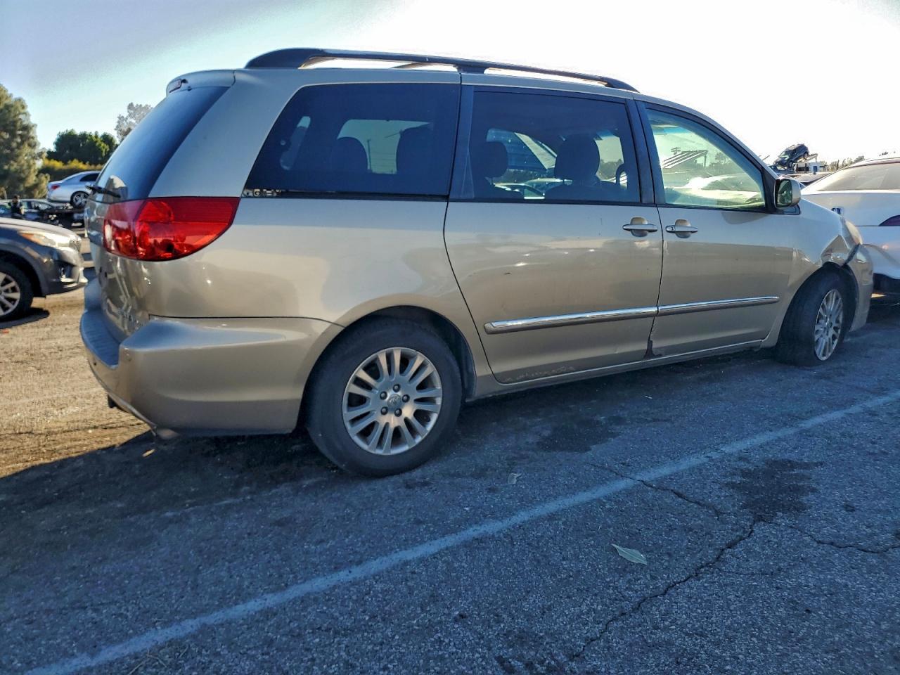 2009 TOYOTA SIENNA