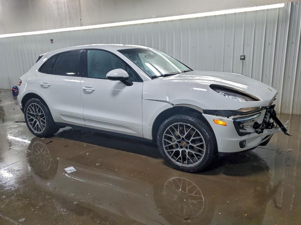 2016 PORSCHE Macan