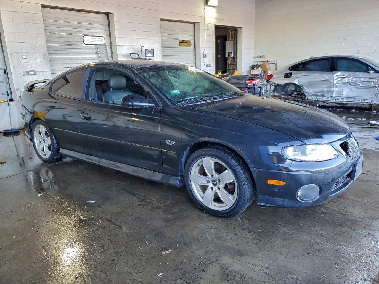 2004 PONTIAC Gto