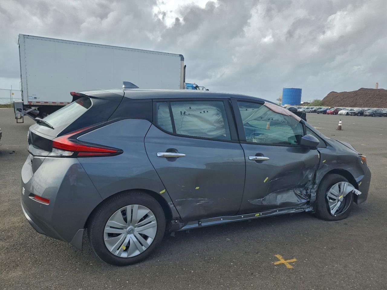 2025 NISSAN LEAF
