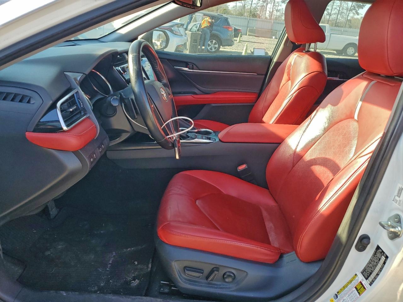 2018 TOYOTA CAMRY