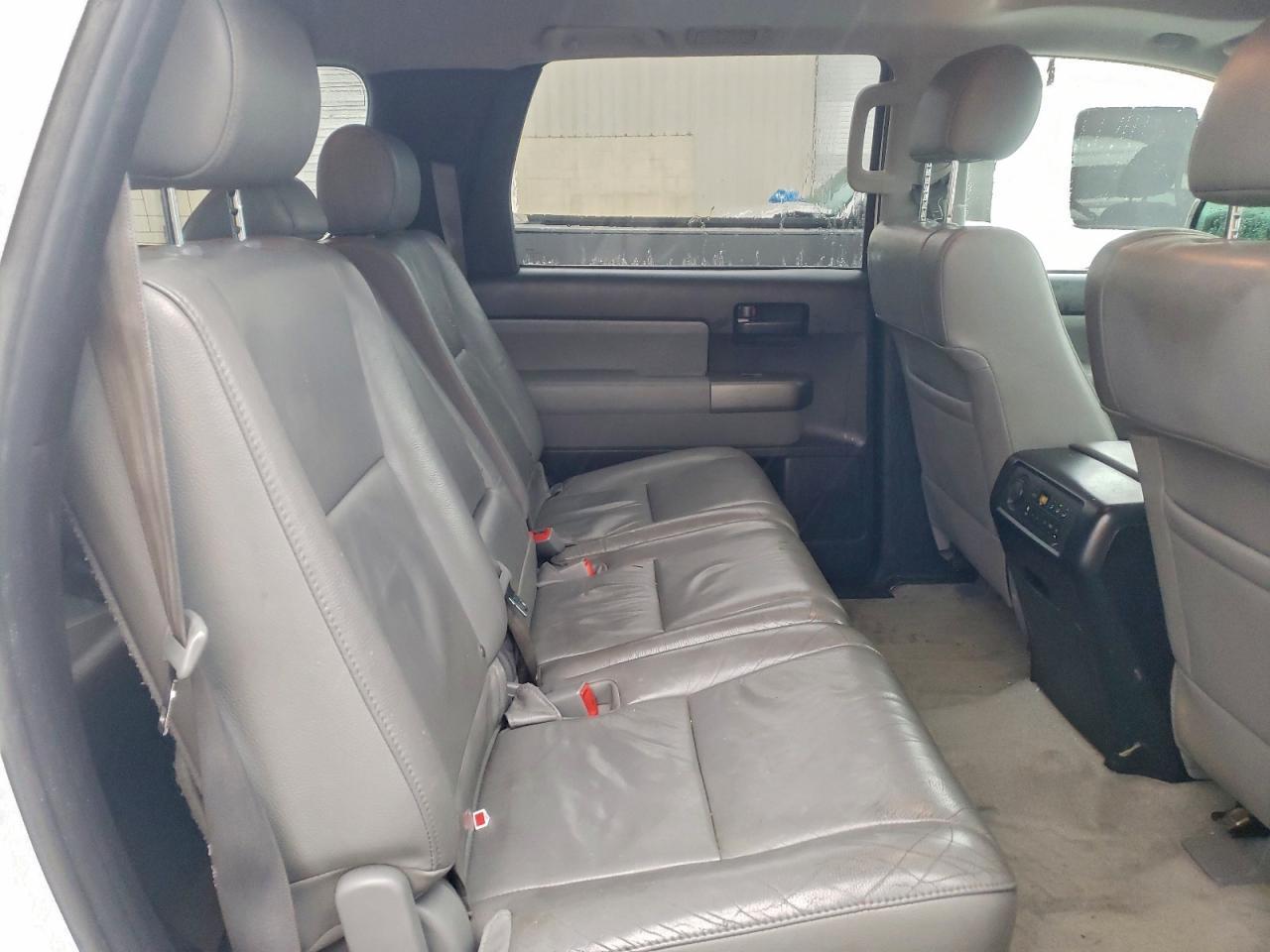 2011 TOYOTA Sequoia