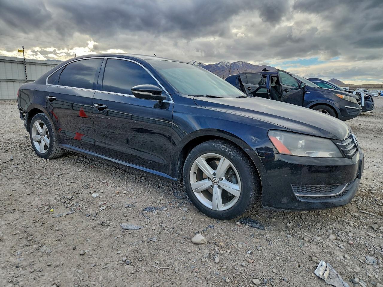 2012 VOLKSWAGEN Passat