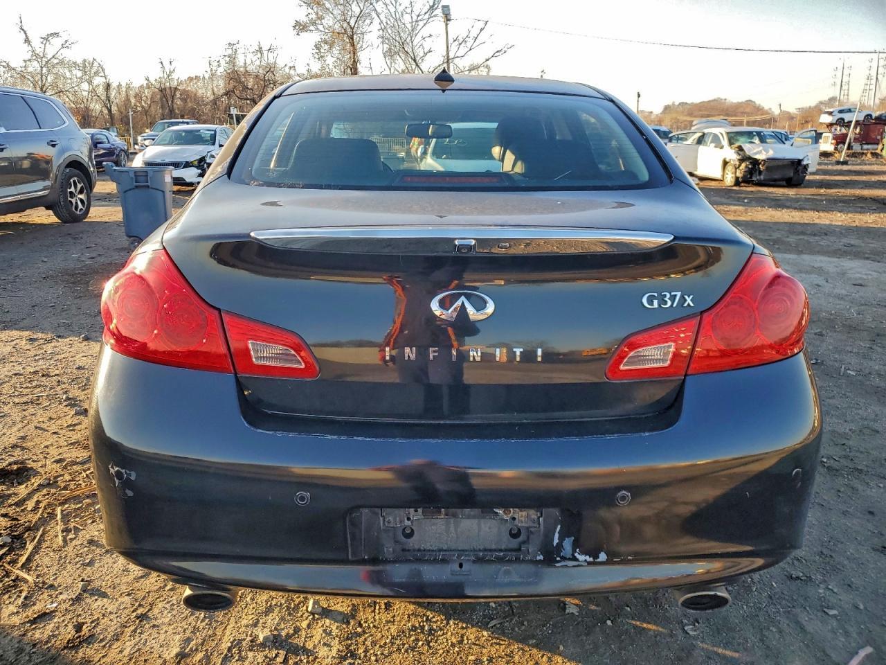 2011 INFINITI G37