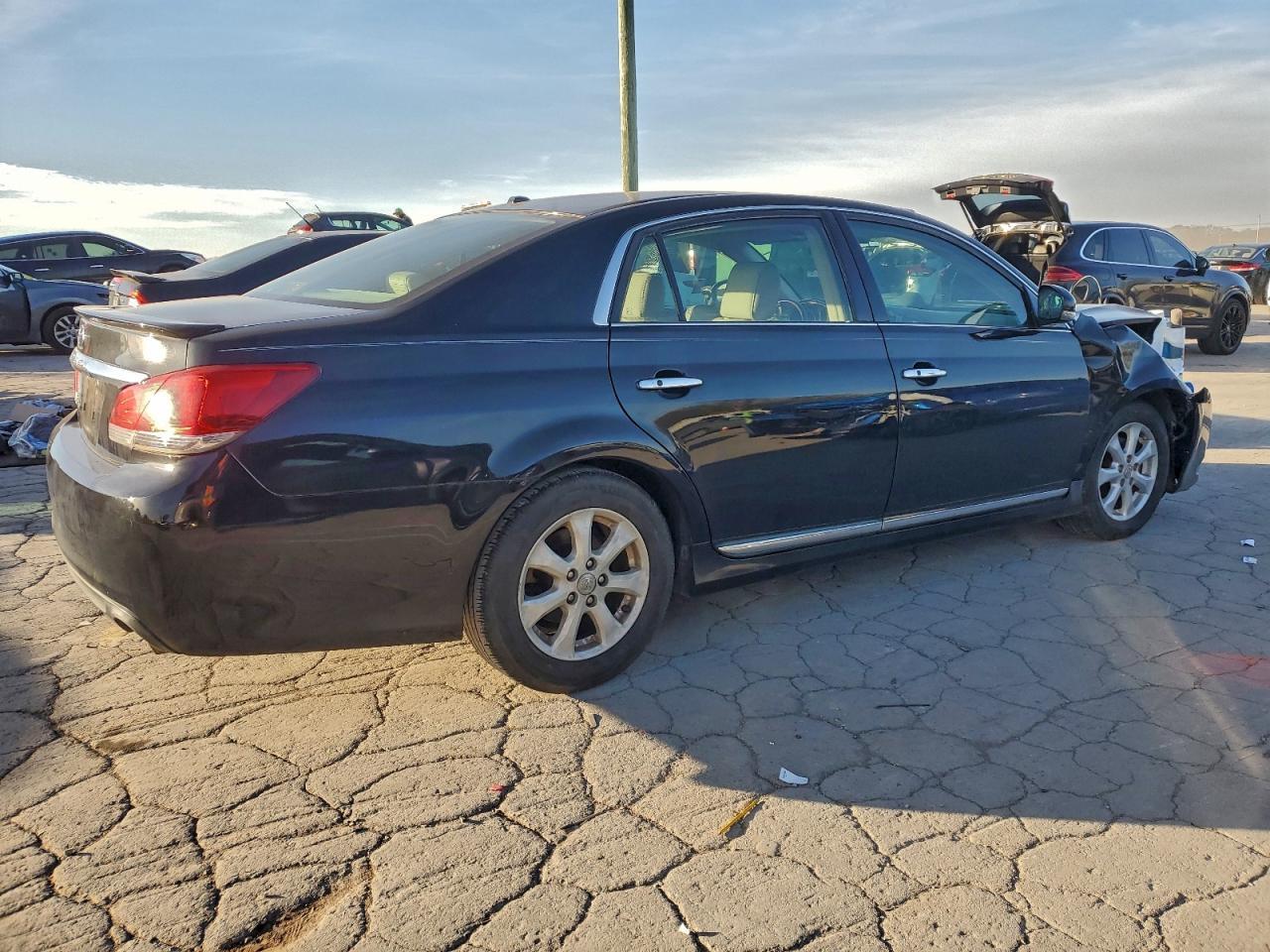 2011 TOYOTA Avalon