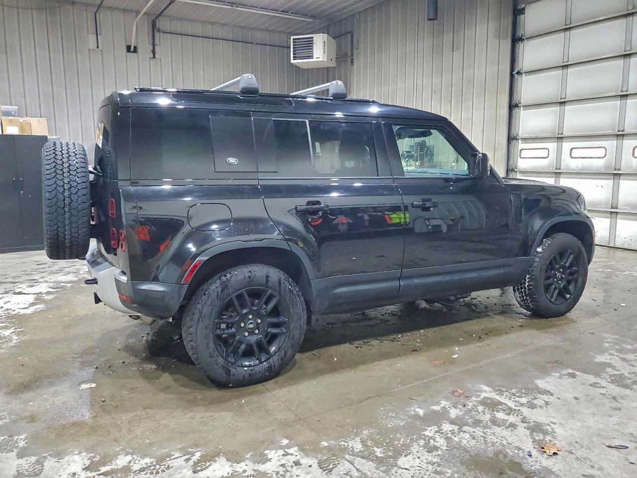 2024 LAND ROVER Defender