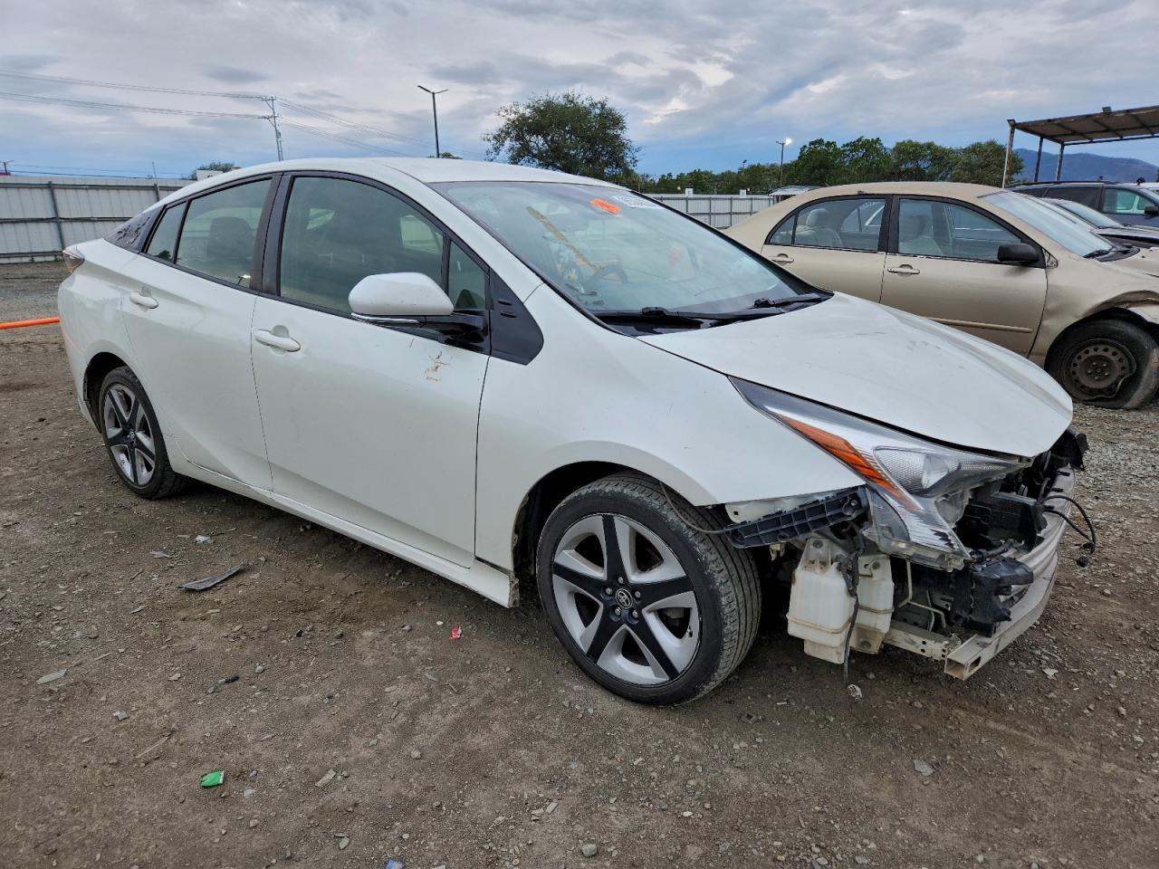 2017 TOYOTA PRIUS