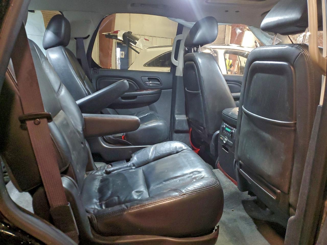 2011 CADILLAC ESCALADE