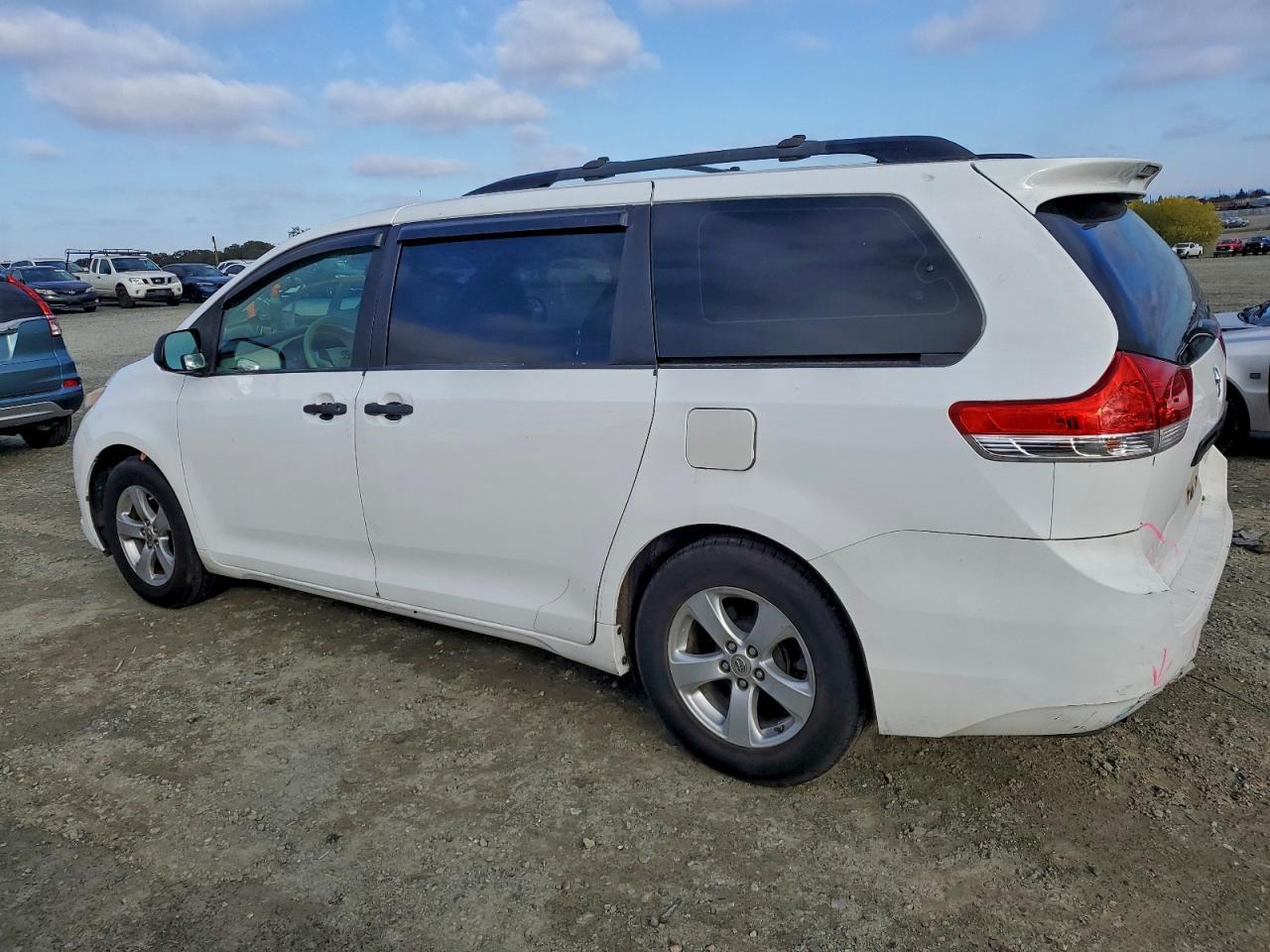 2012 TOYOTA SIENNA