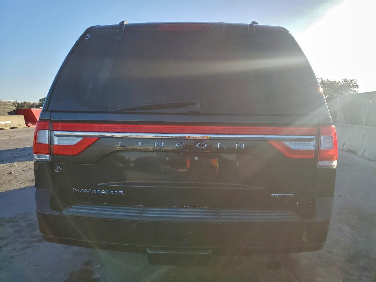 2015 LINCOLN Navigator