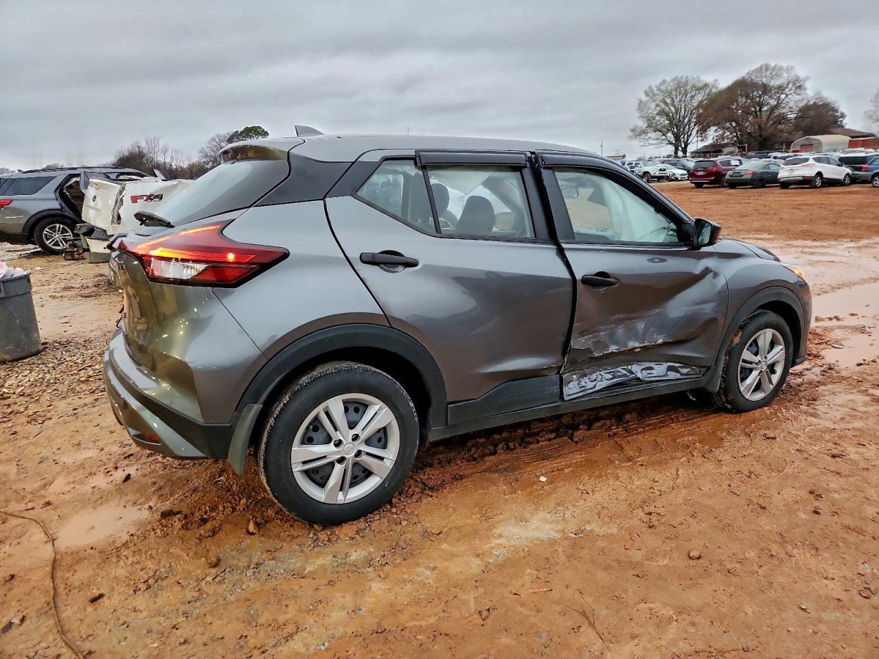 2024 NISSAN KICKS