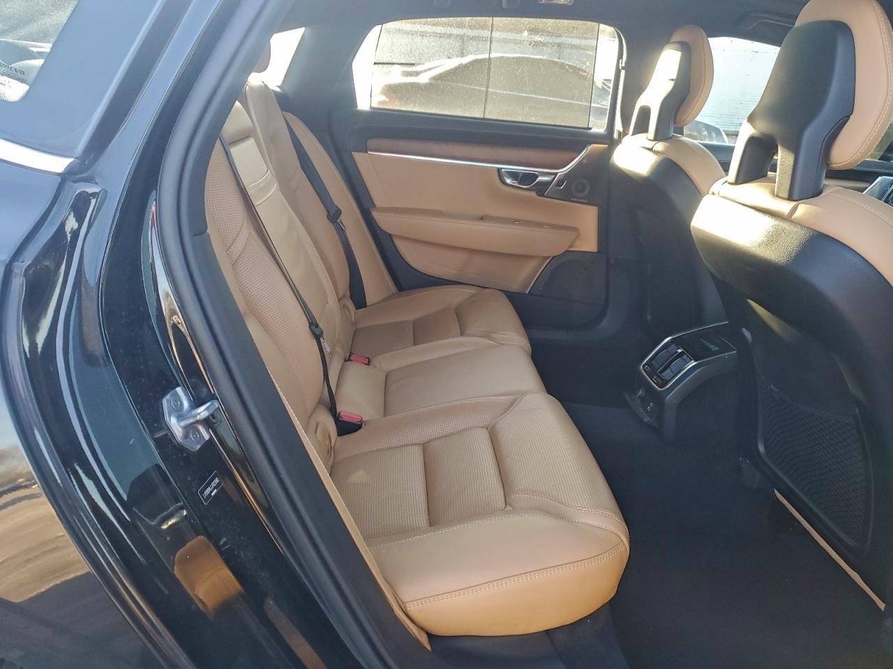 2018 VOLVO S90
