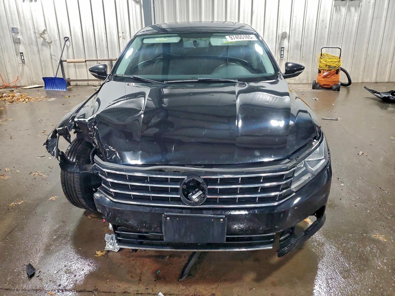 2016 VOLKSWAGEN Passat