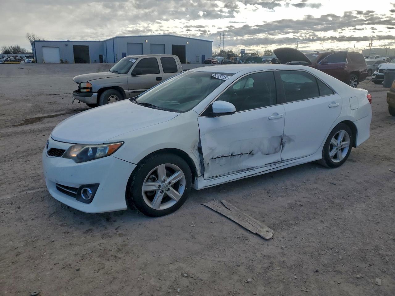 2014 TOYOTA CAMRY