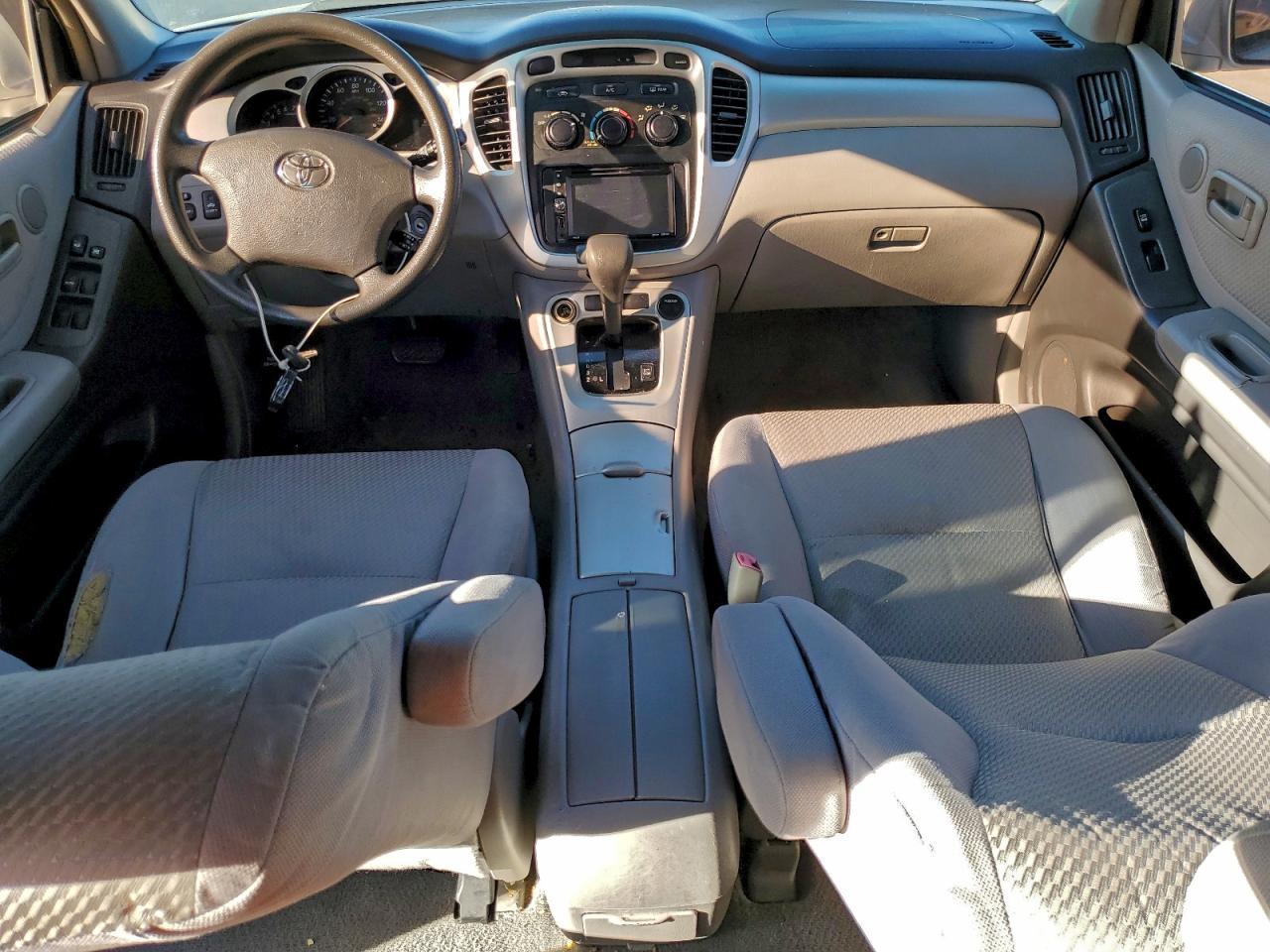 2005 TOYOTA HIGHLANDER