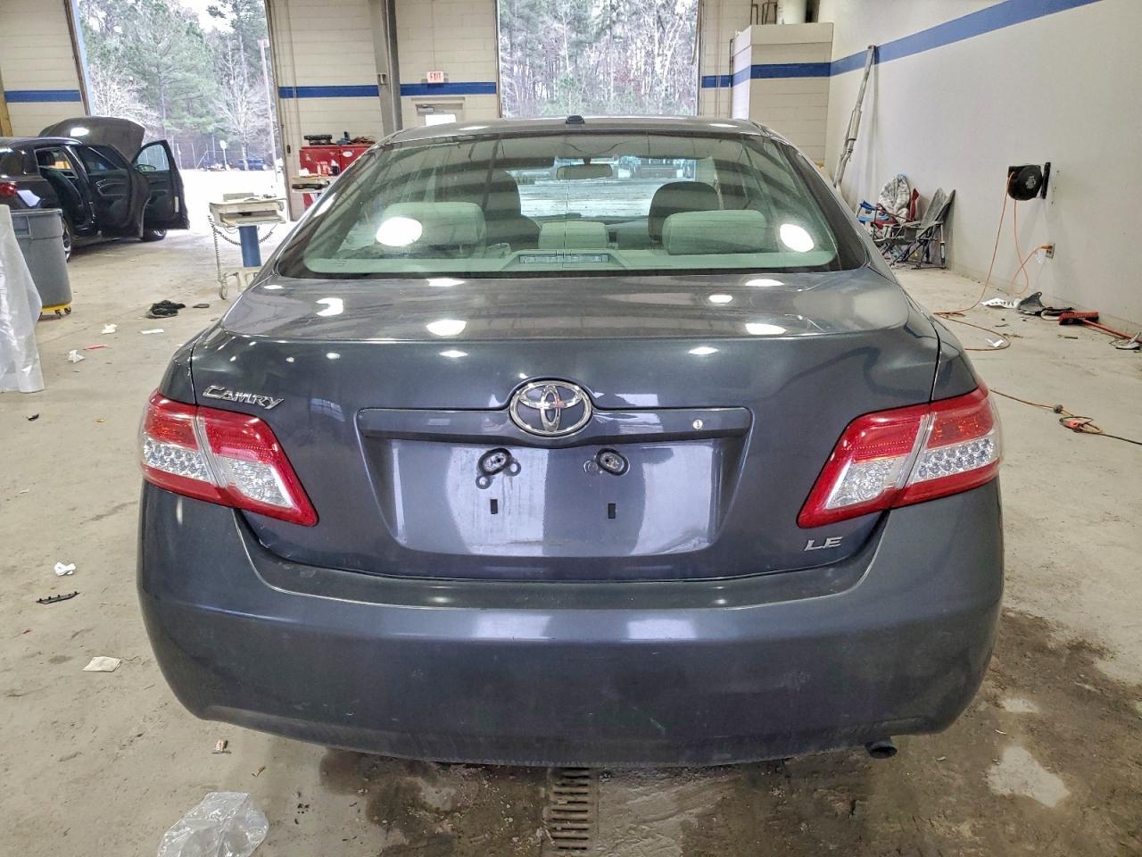 2011 TOYOTA CAMRY