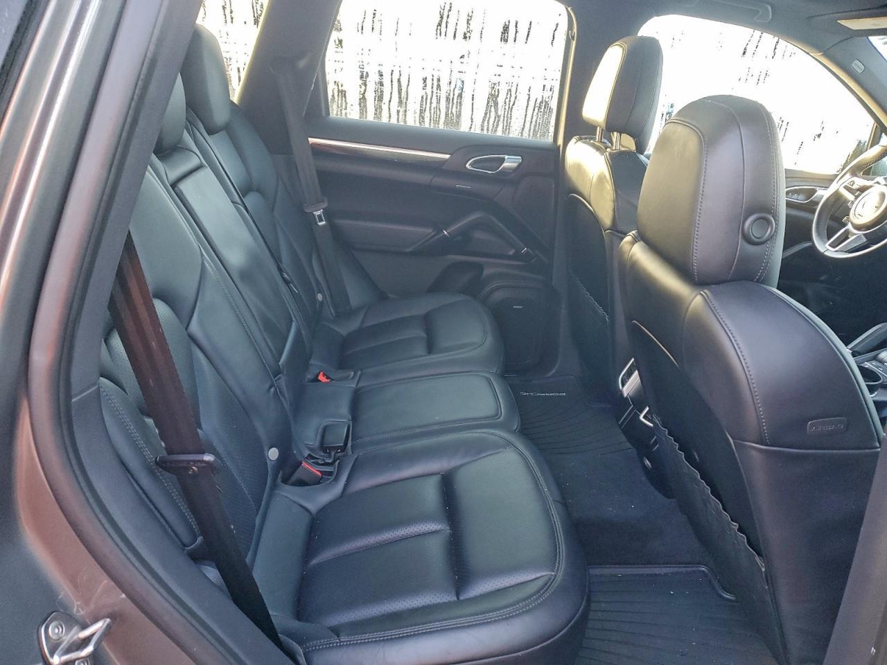2016 PORSCHE CAYENNE