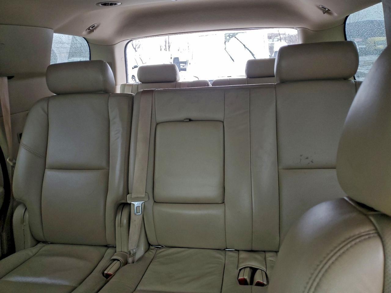 2010 CADILLAC ESCALADE