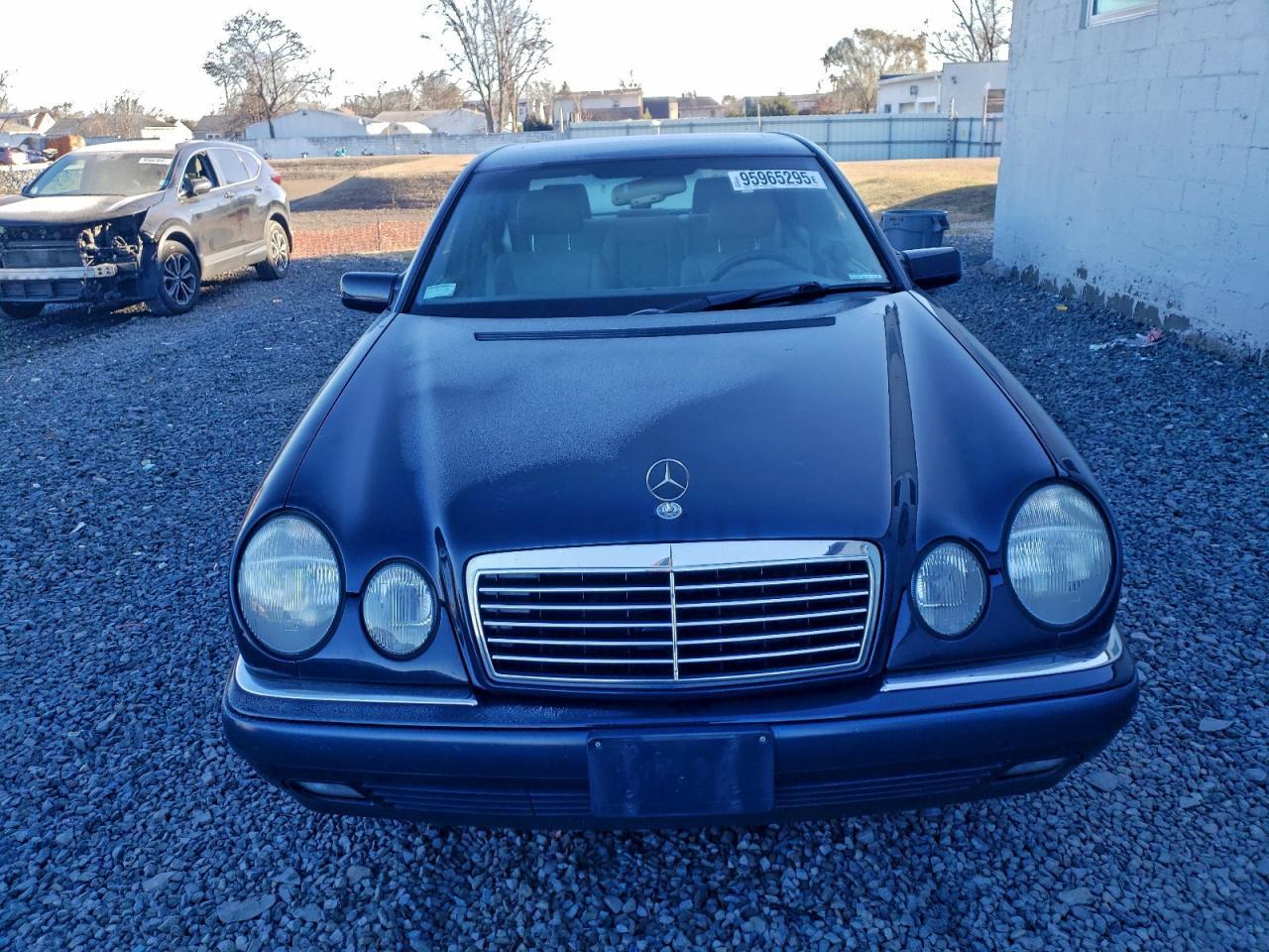 1997 MERCEDES-BENZ E-Class