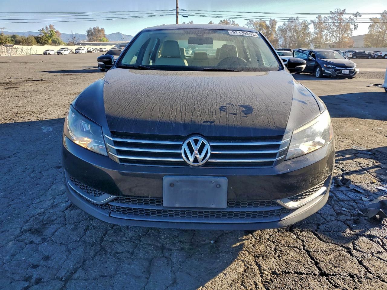 2013 VOLKSWAGEN Passat