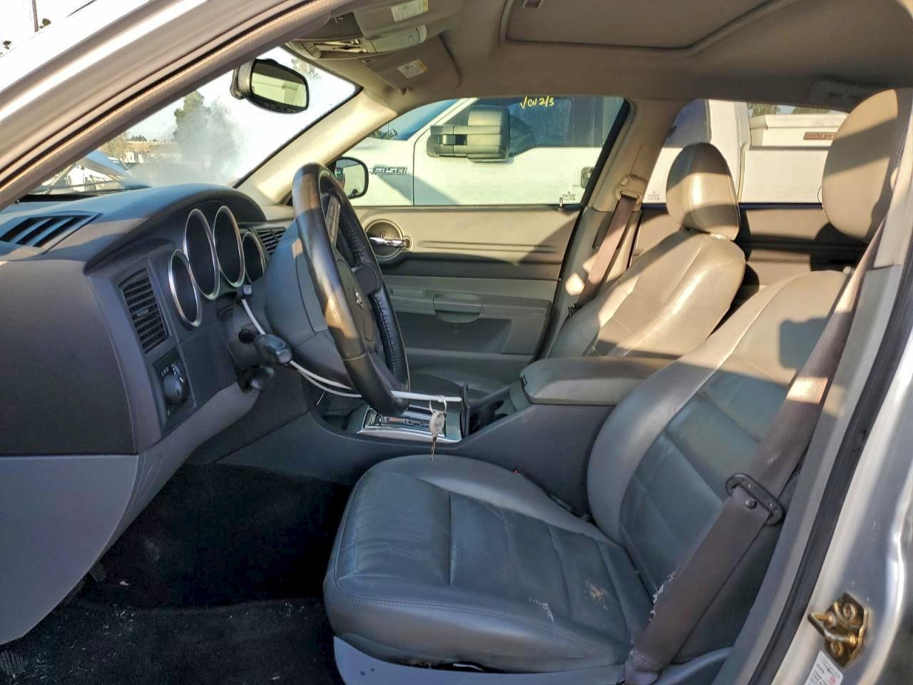 2005 DODGE MAGNUM
