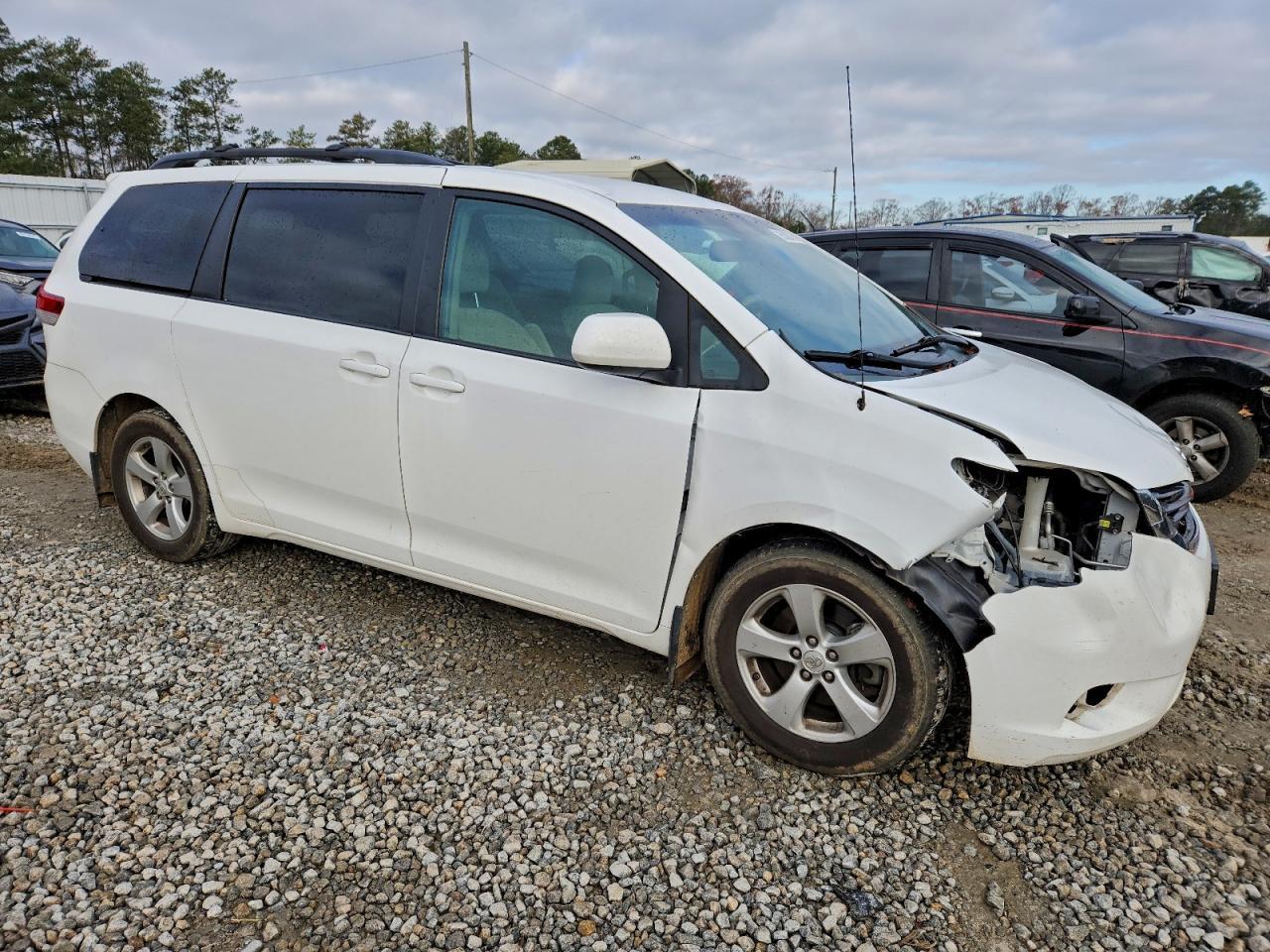 2012 TOYOTA SIENNA