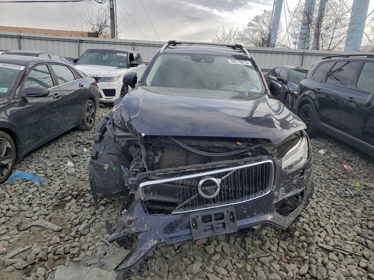 2017 VOLVO XC90