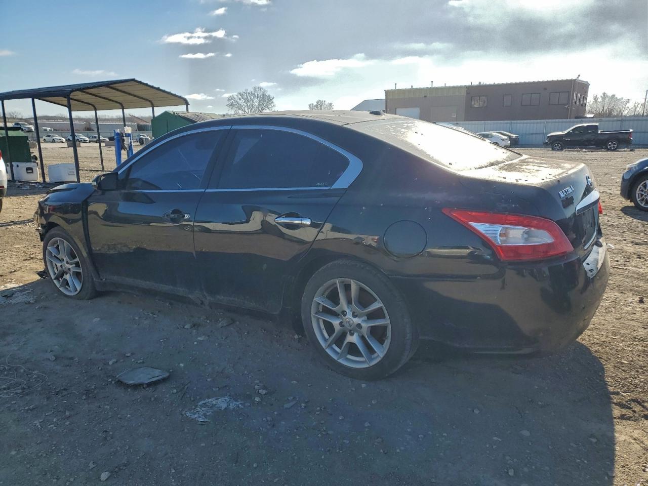 2010 NISSAN Maxima