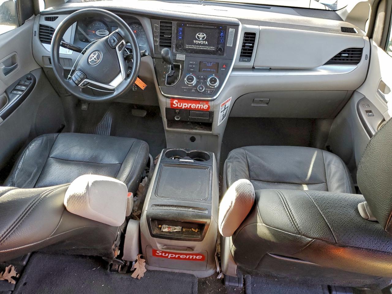 2017 TOYOTA SIENNA