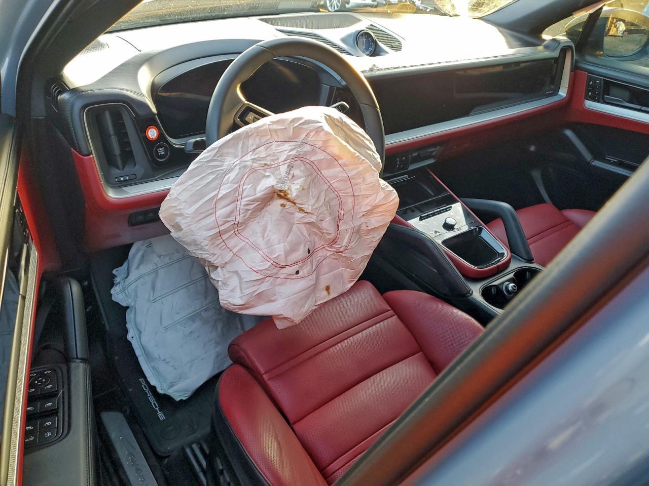2025 PORSCHE CAYENNE