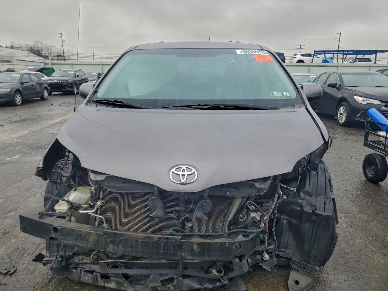 2012 TOYOTA SIENNA