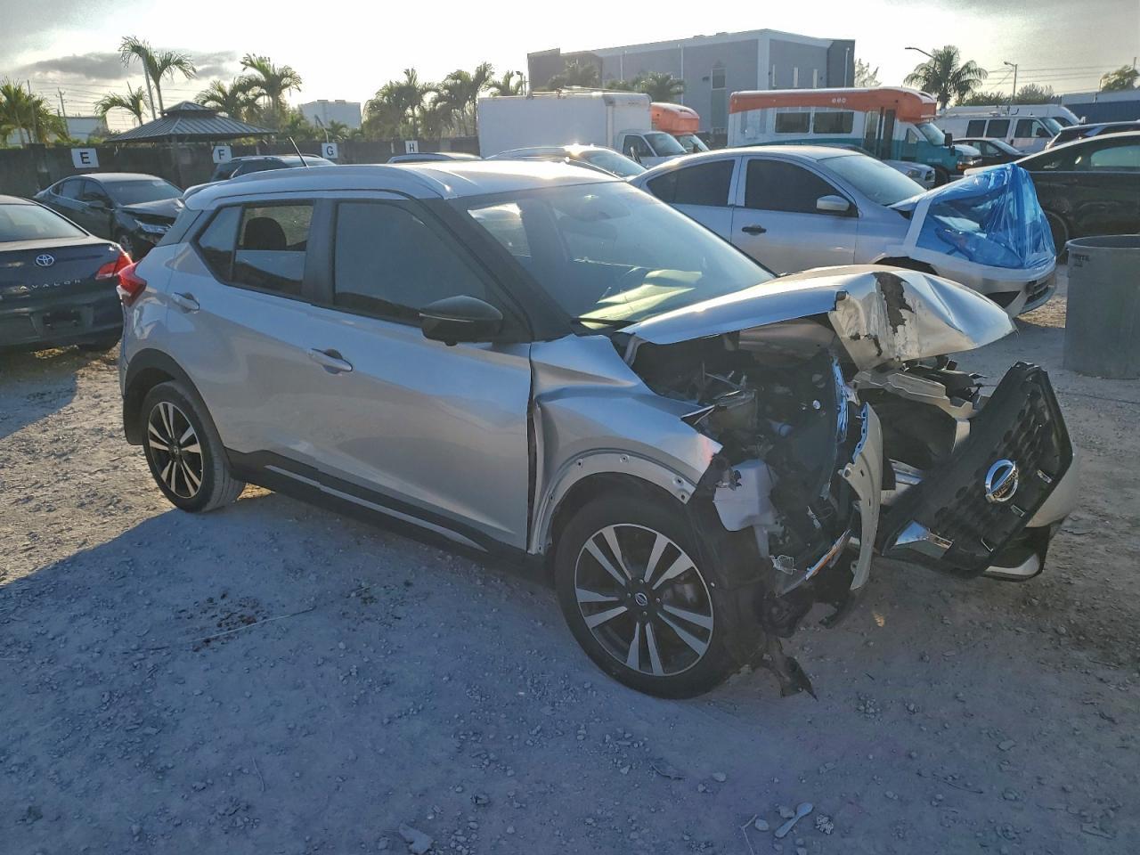 2019 NISSAN KICKS