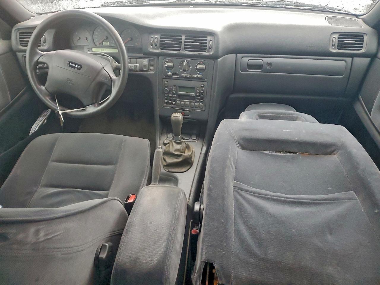 1998 VOLVO V70