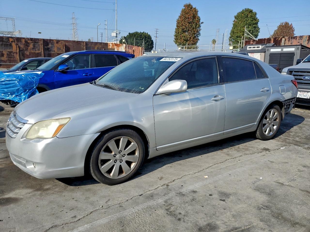 2005 TOYOTA Avalon