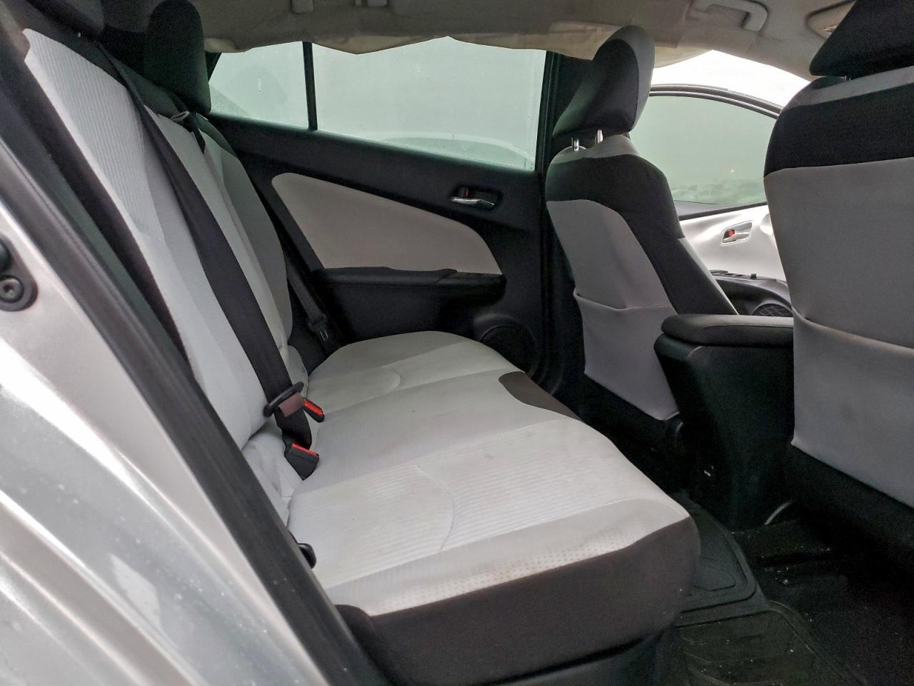 2016 TOYOTA PRIUS