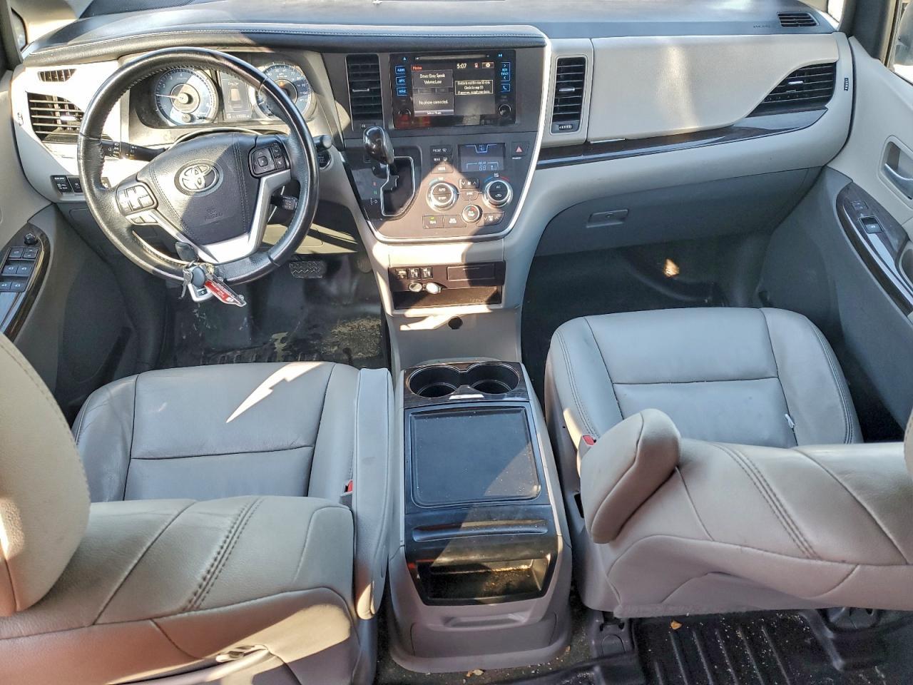 2017 TOYOTA SIENNA