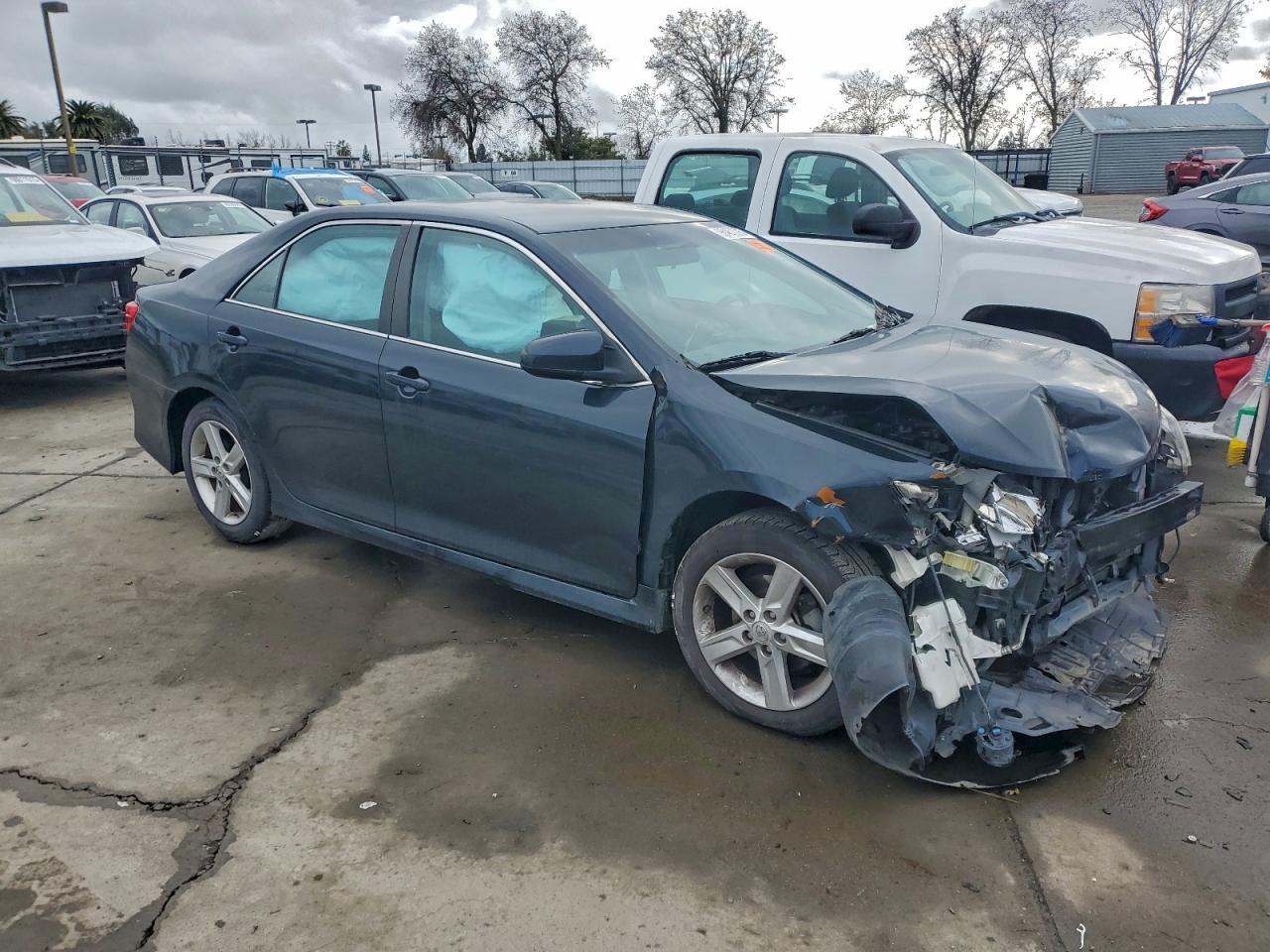 2014 TOYOTA CAMRY
