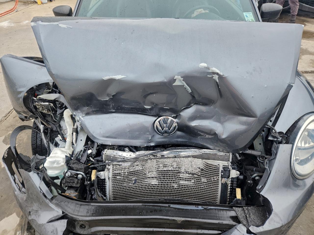 2016 VOLKSWAGEN Beetle