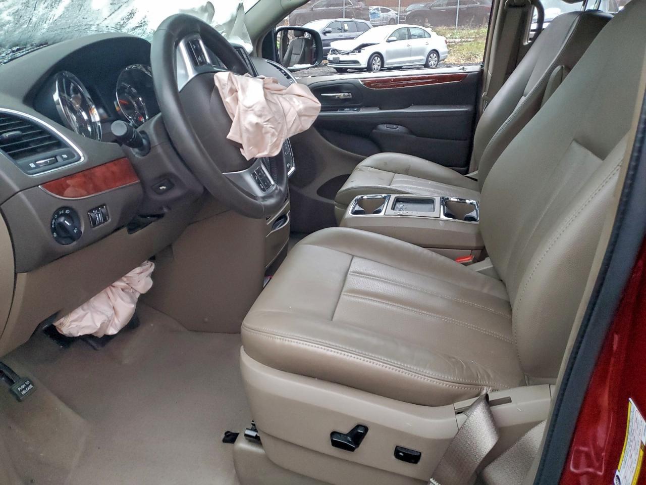 2012 CHRYSLER Town & Country