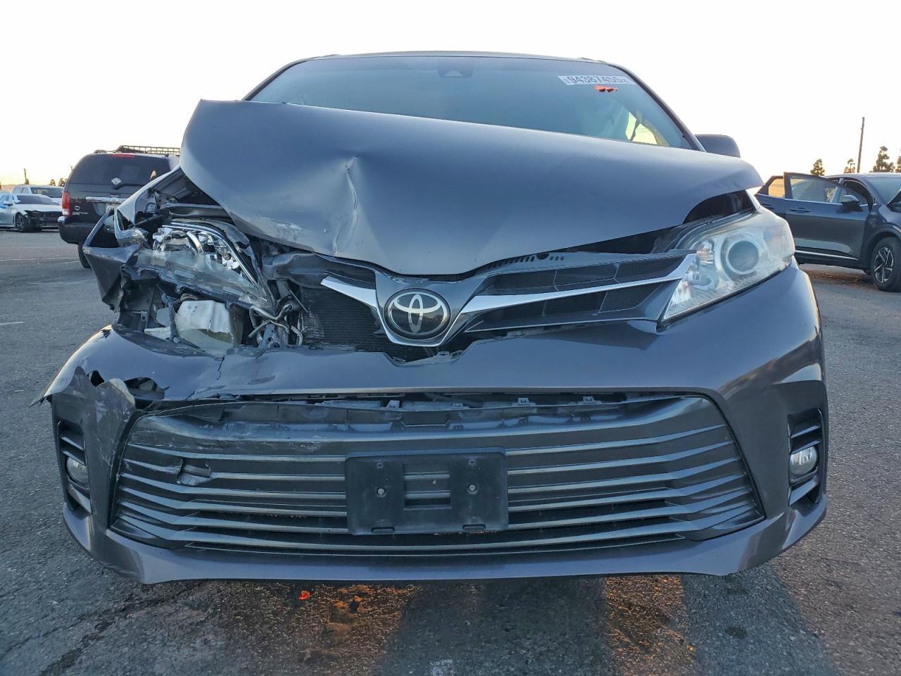 2018 TOYOTA SIENNA