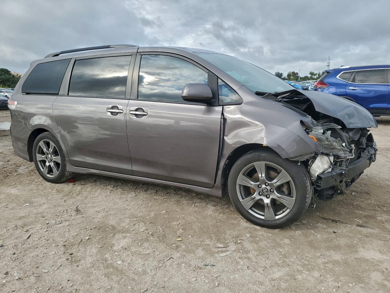 2018 TOYOTA SIENNA