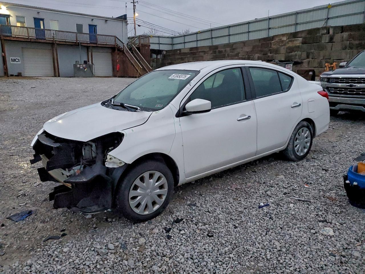 2017 NISSAN VERSA