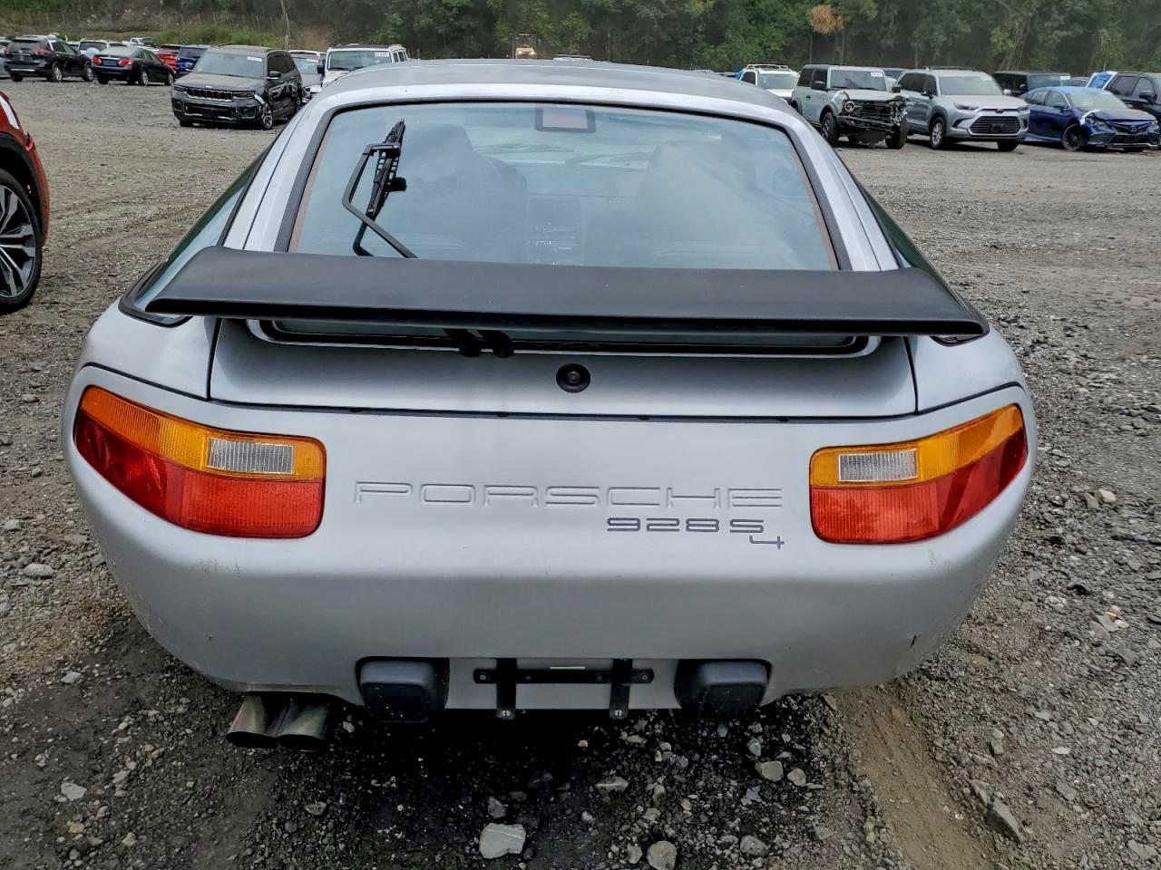 1988 PORSCHE 928