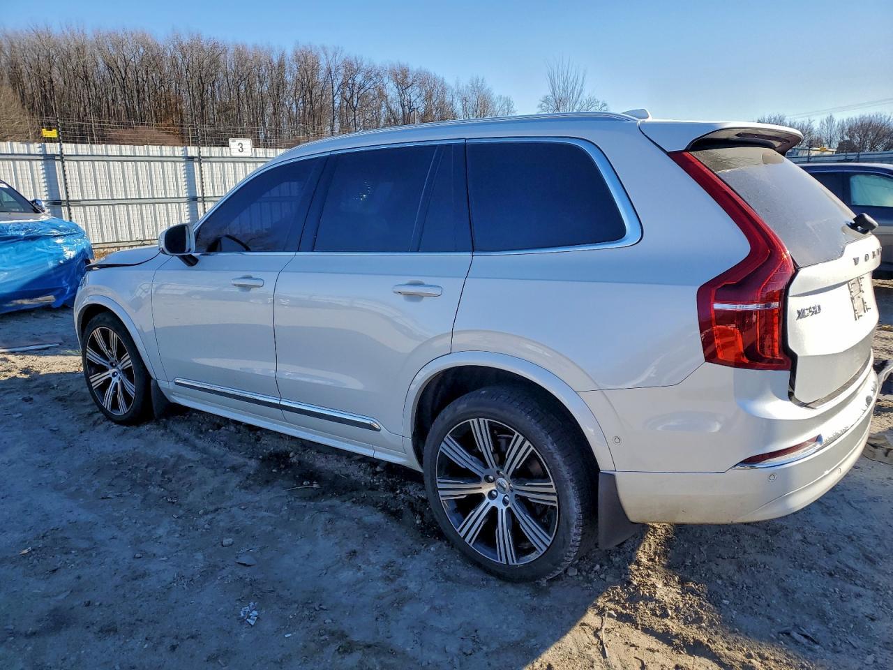 2023 VOLVO XC90