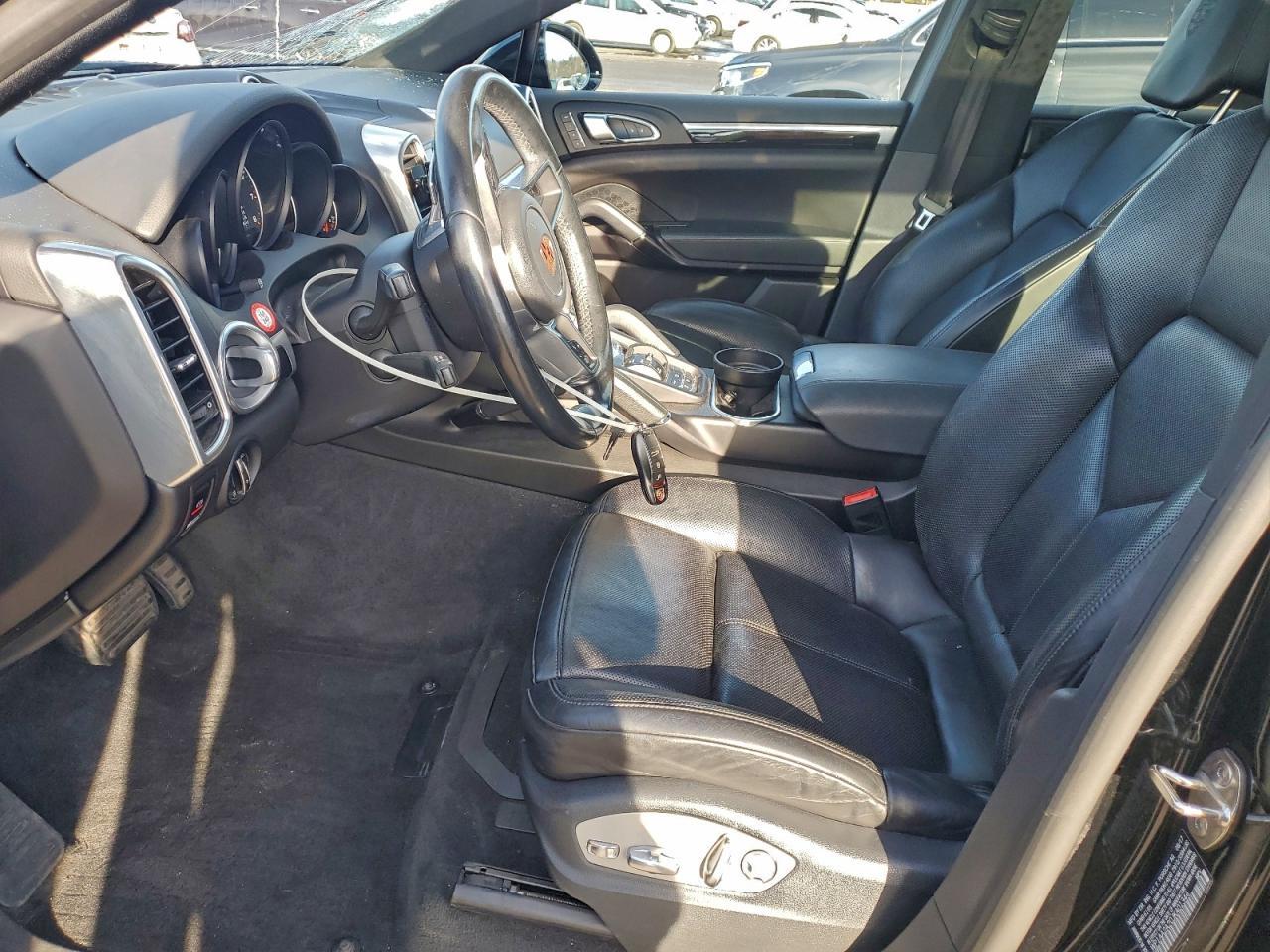 2018 PORSCHE CAYENNE