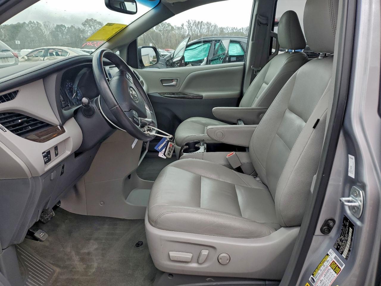 2017 TOYOTA SIENNA