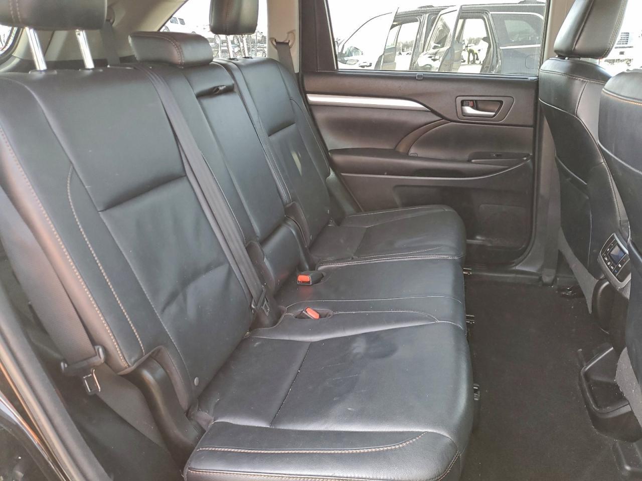 2016 TOYOTA HIGHLANDER