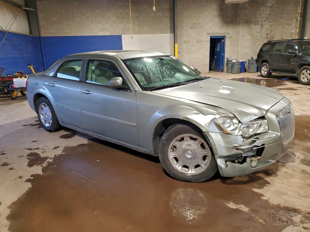 2005 CHRYSLER 300